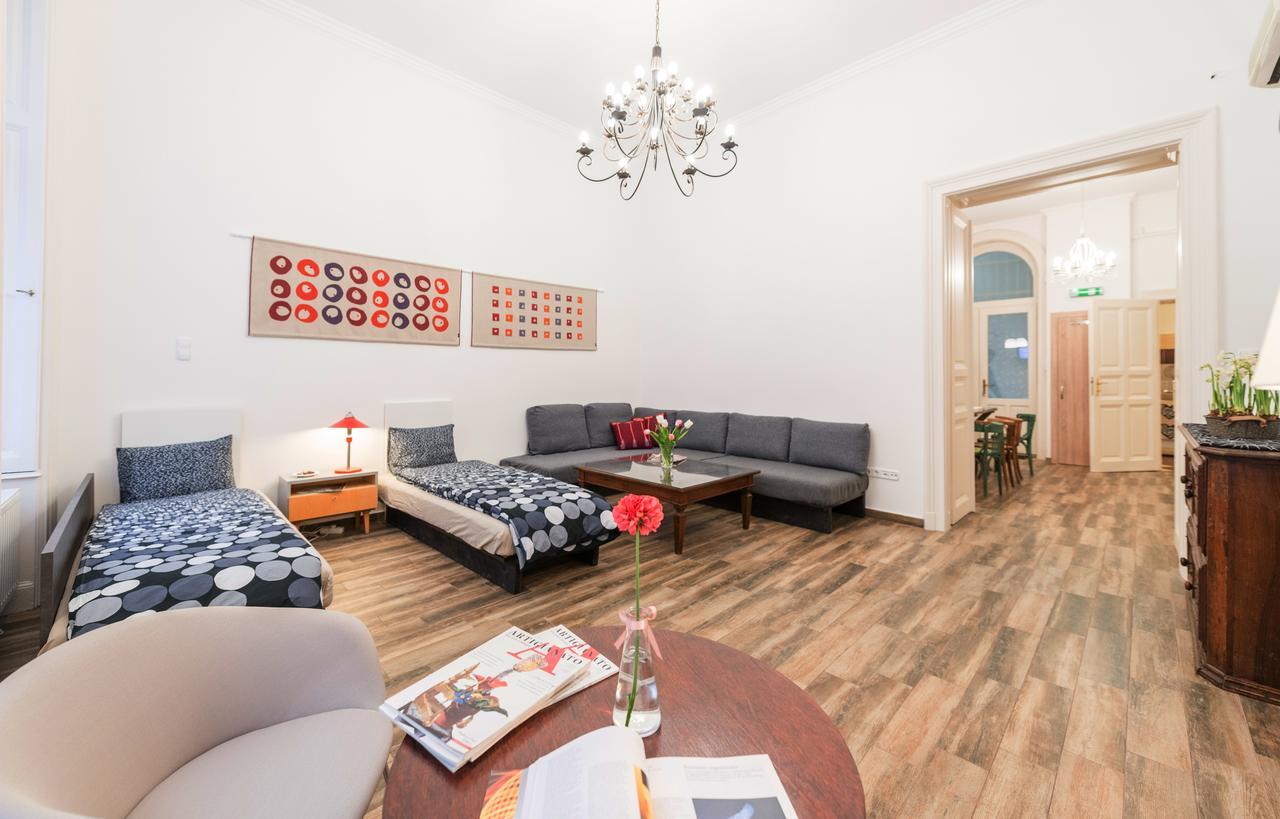 Family And Friends Apartment Budapest Kültér fotó